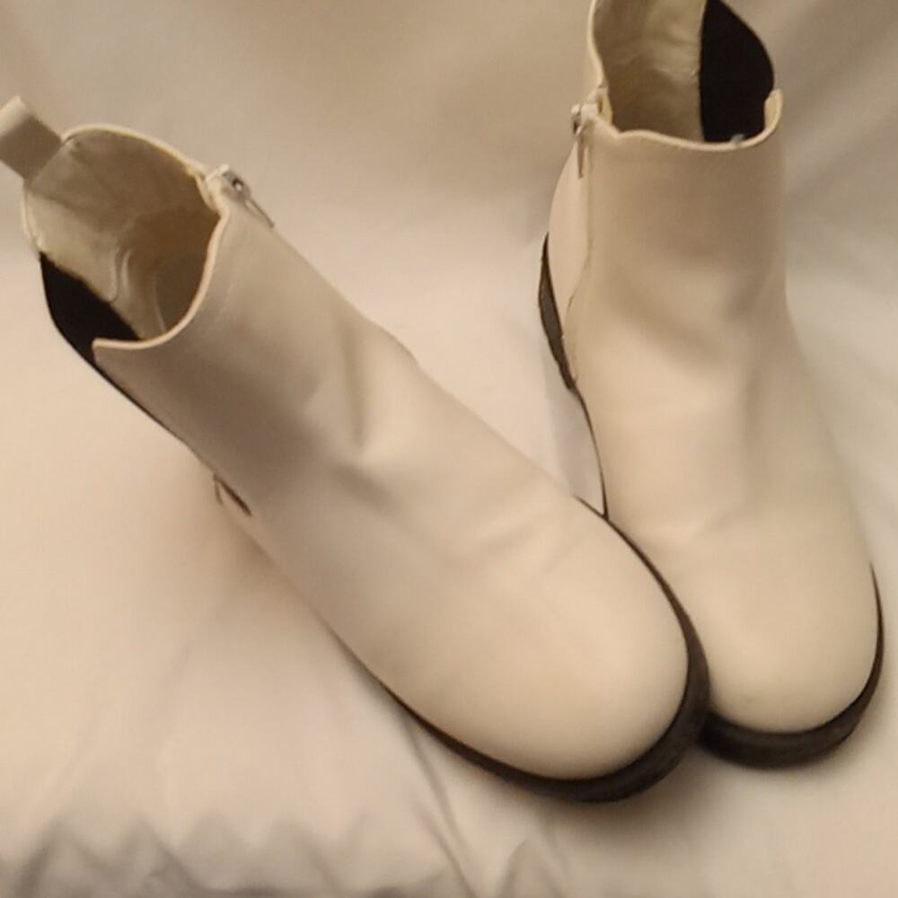 Girls MIA Ellowin White Chelsea Boots Size 4 Glitter Midsoles. Chunky, Boho.